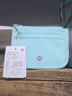 lululemon athletica Light Aqua True Identity Card Case